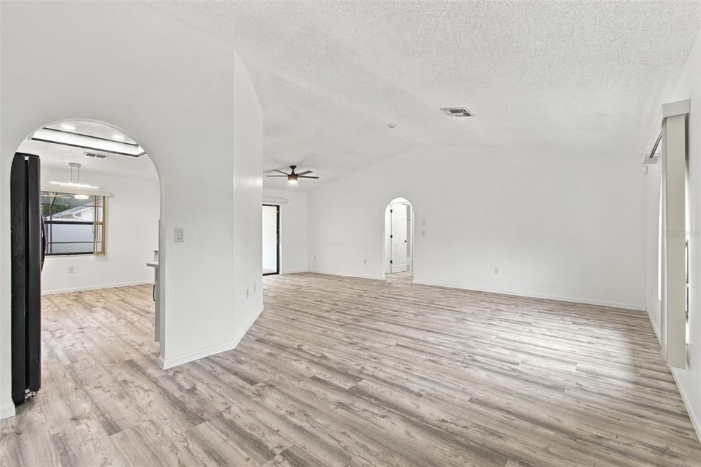 En Venta: $347,999 (3 camas, 2 baños, 1670 Pies cuadrados)