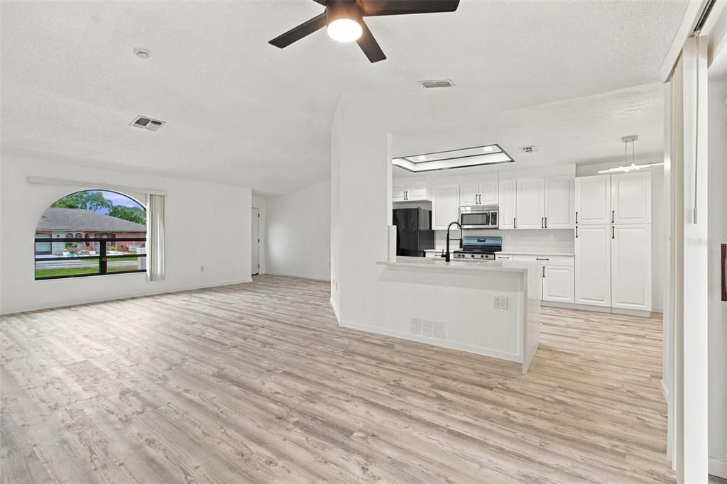 En Venta: $347,999 (3 camas, 2 baños, 1670 Pies cuadrados)