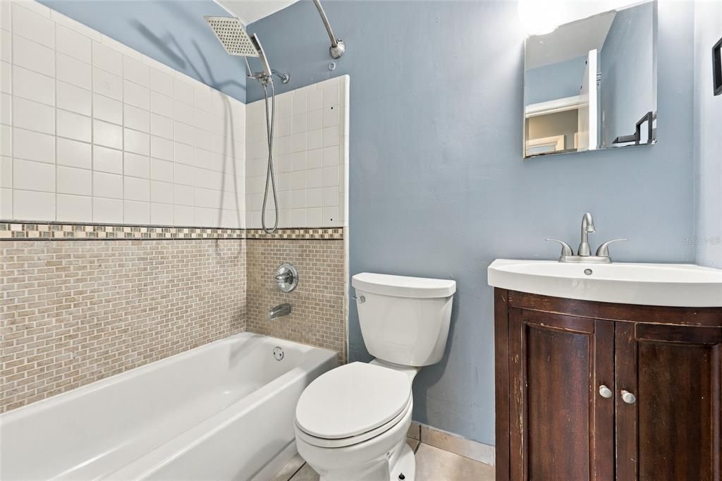 На продажу: $259,900 (3 спален, 2 ванн, 1241 Квадратных фут)