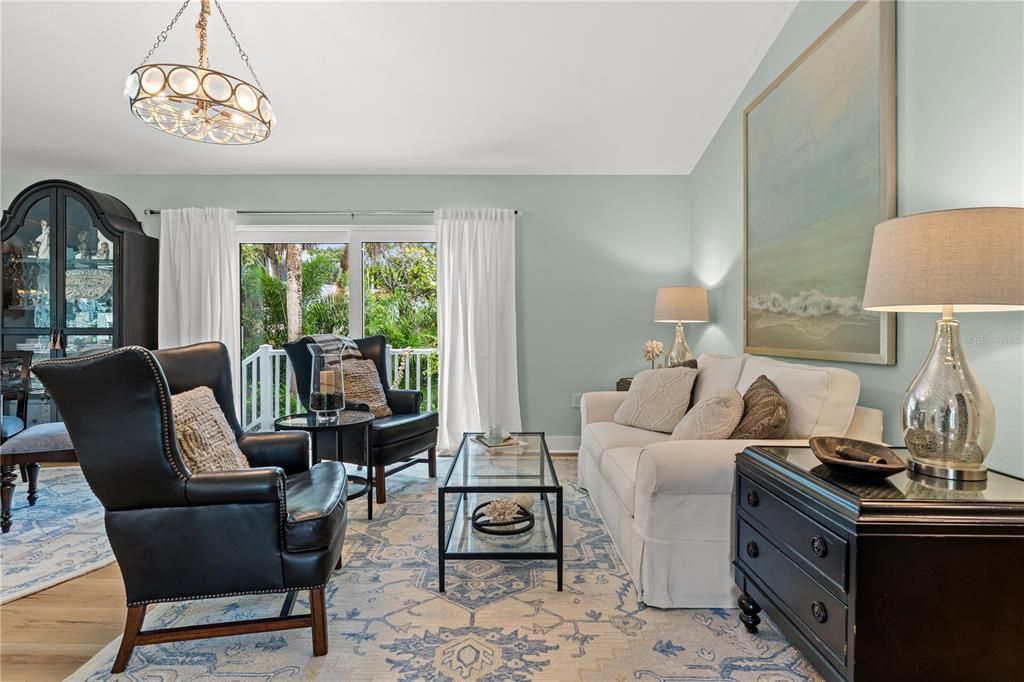 For Sale: $949,000 (2 beds, 2 baths, 1466 Square Feet)