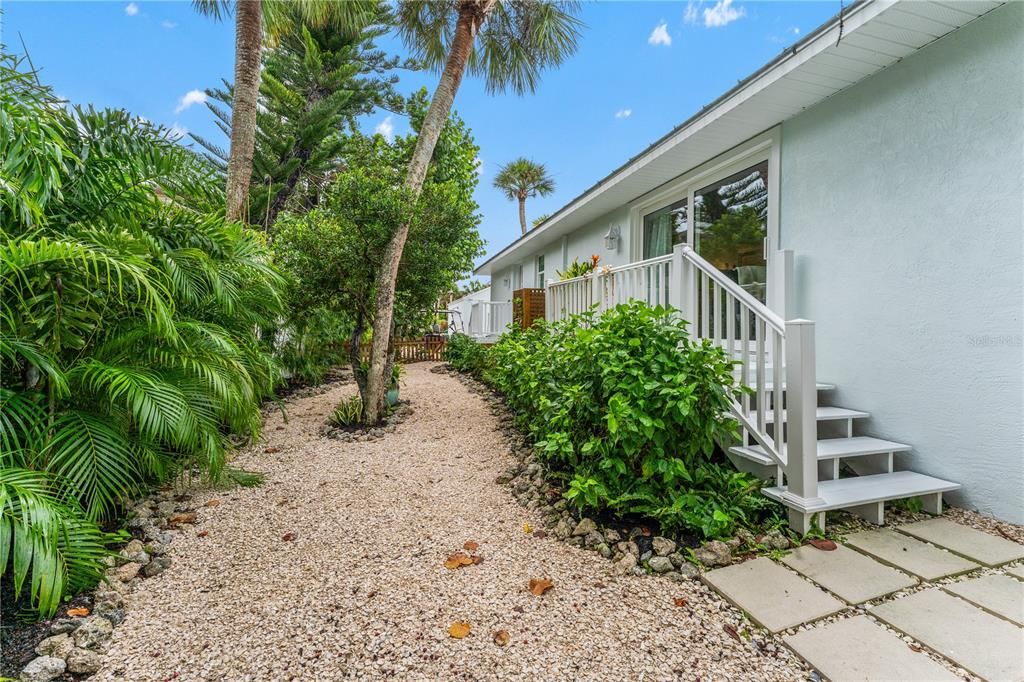 For Sale: $949,000 (2 beds, 2 baths, 1466 Square Feet)