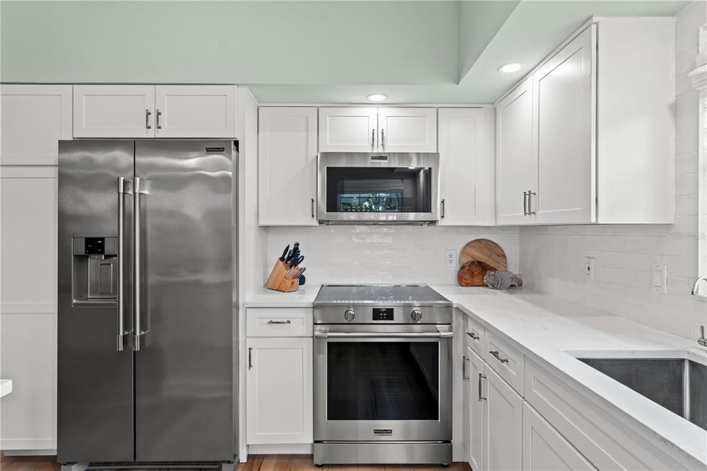 For Sale: $949,000 (2 beds, 2 baths, 1466 Square Feet)