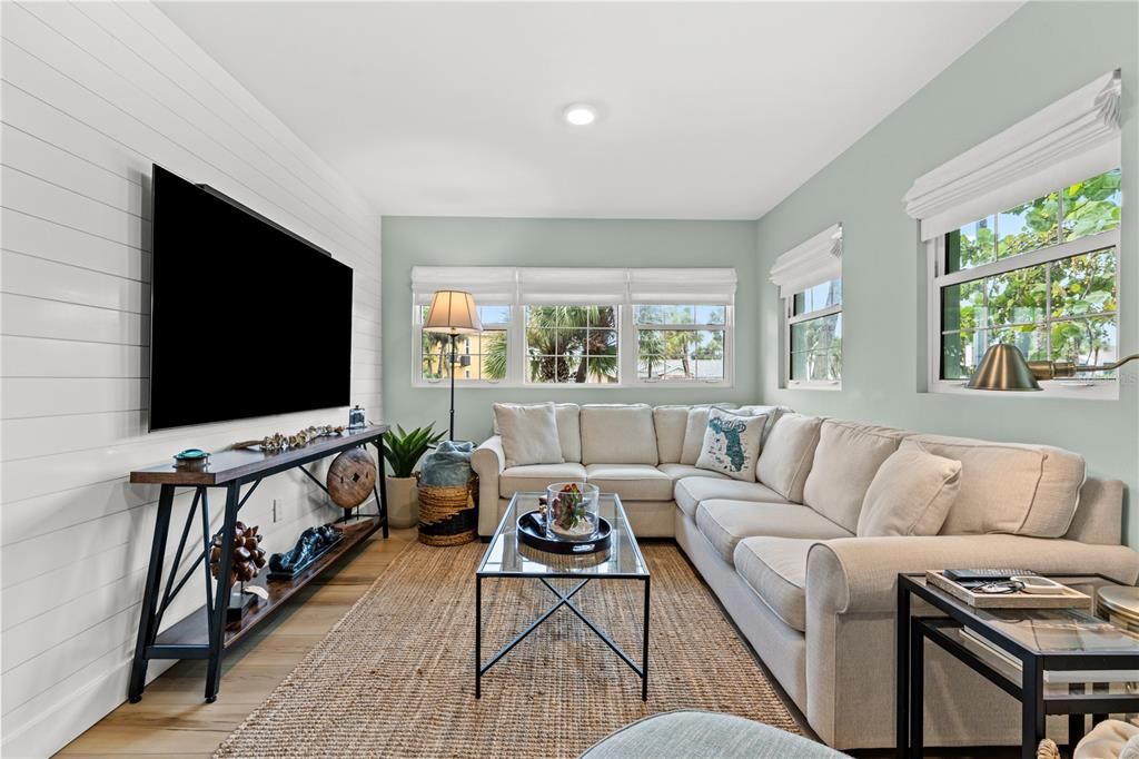 For Sale: $949,000 (2 beds, 2 baths, 1466 Square Feet)