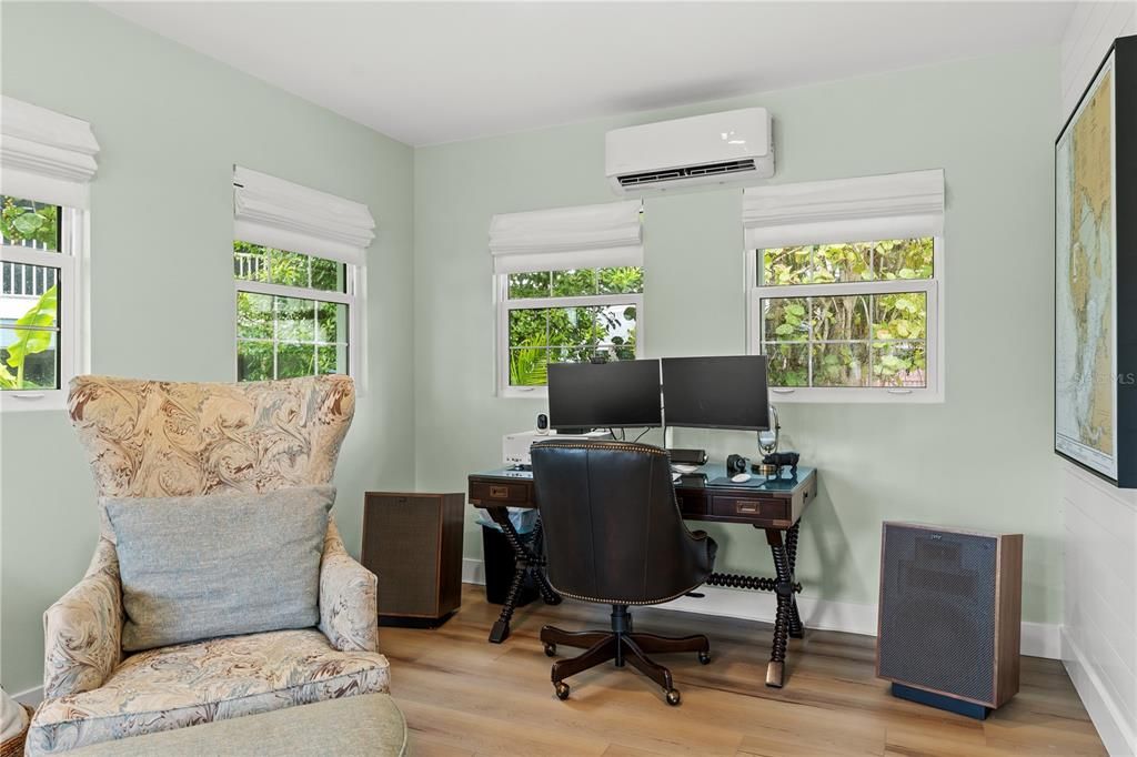 For Sale: $949,000 (2 beds, 2 baths, 1466 Square Feet)