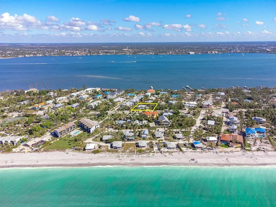 For Sale: $949,000 (2 beds, 2 baths, 1466 Square Feet)