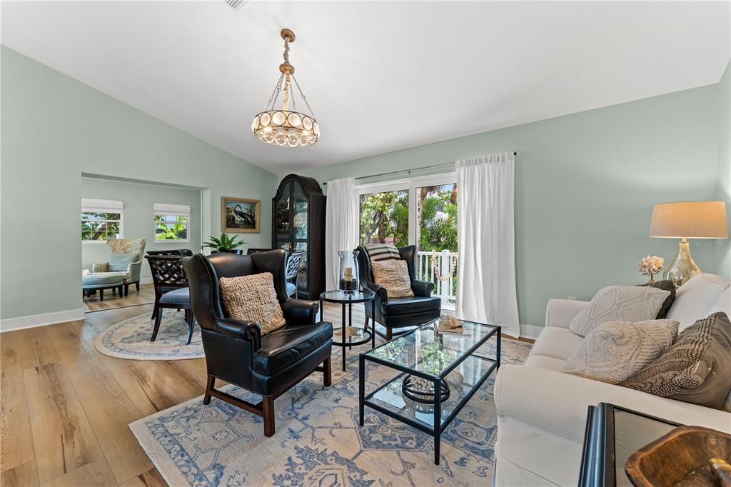 For Sale: $949,000 (2 beds, 2 baths, 1466 Square Feet)