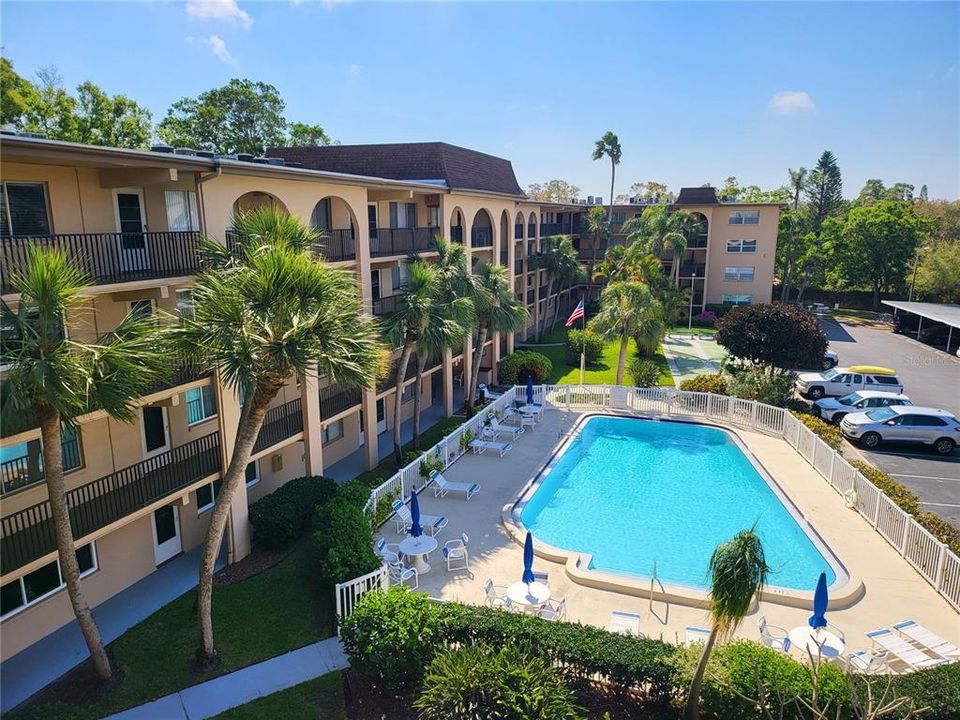 For Rent: $1,350 (2 beds, 2 baths, 835 Square Feet)