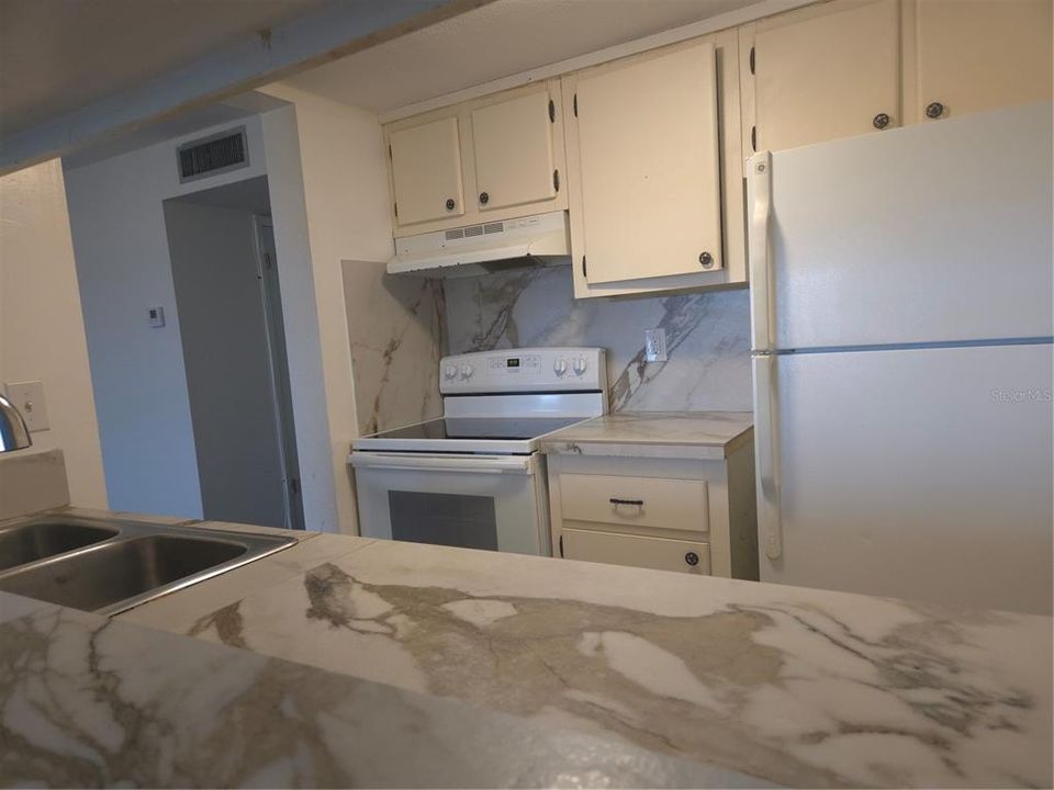 For Rent: $1,350 (2 beds, 2 baths, 835 Square Feet)