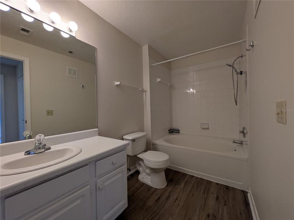 В аренду: $1,950 (3 спален, 2 ванн, 1180 Квадратных фут)