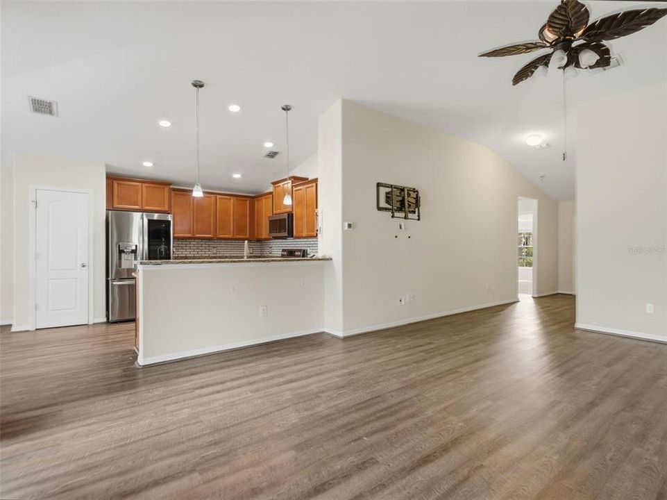 For Sale: $285,000 (3 beds, 2 baths, 1676 Square Feet)
