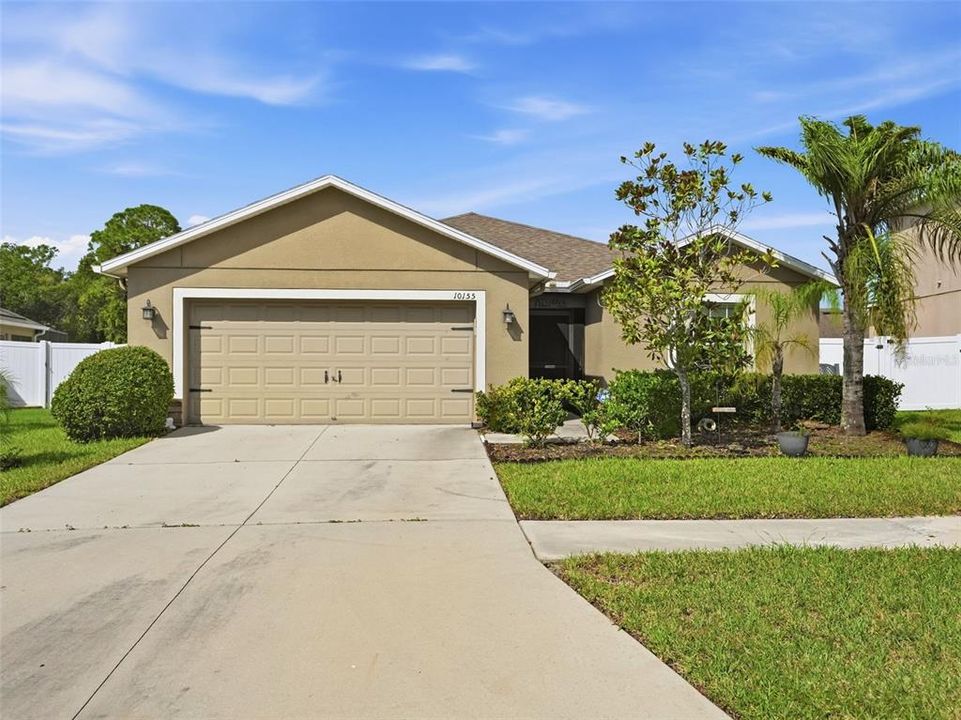 For Sale: $285,000 (3 beds, 2 baths, 1676 Square Feet)
