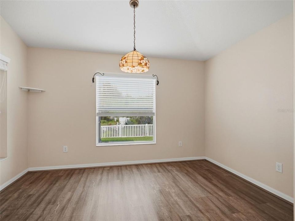 For Sale: $285,000 (3 beds, 2 baths, 1676 Square Feet)