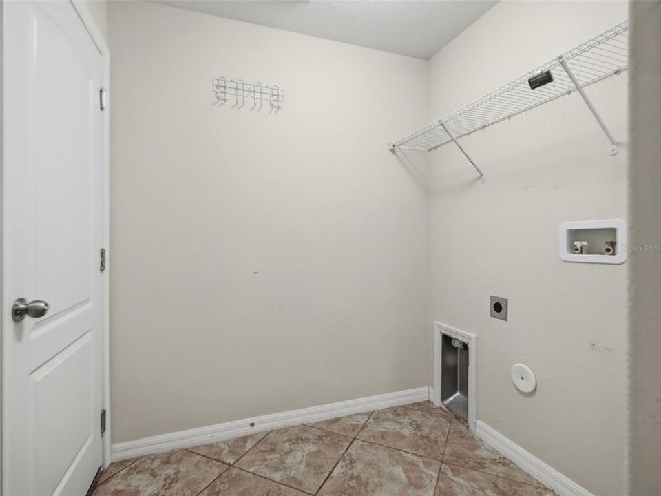 For Sale: $285,000 (3 beds, 2 baths, 1676 Square Feet)