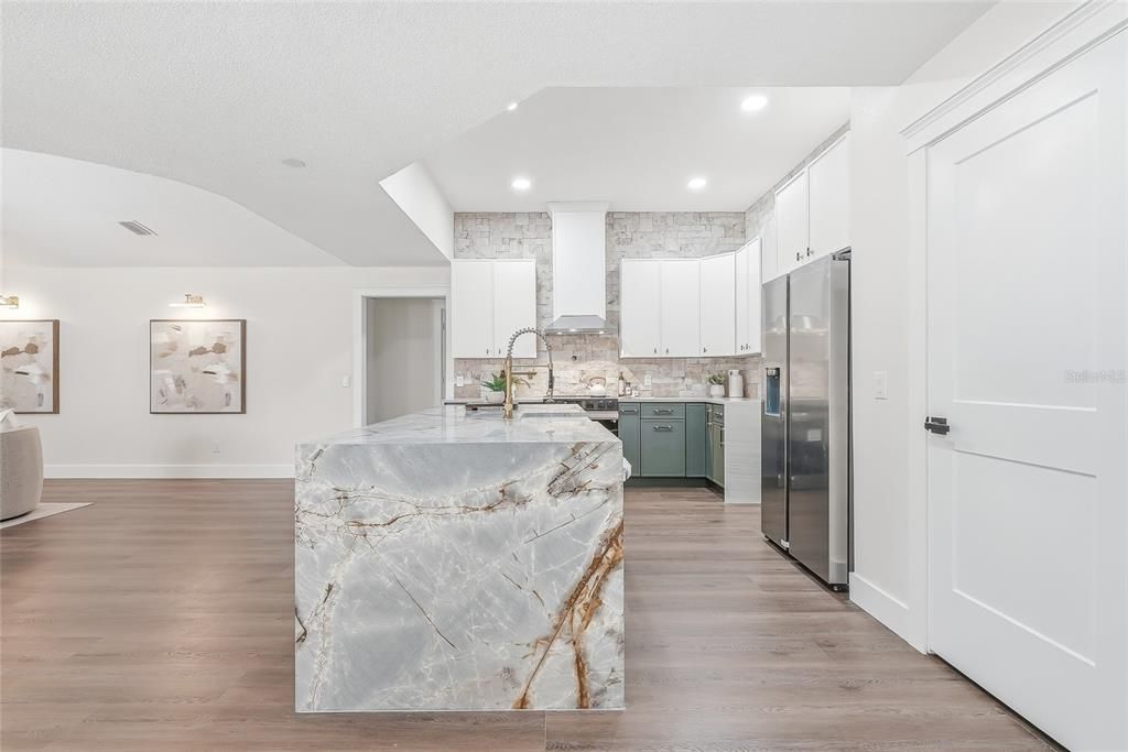 For Sale: $759,900 (5 beds, 3 baths, 3401 Square Feet)