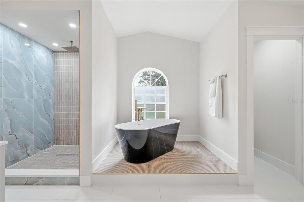 For Sale: $759,900 (5 beds, 3 baths, 3401 Square Feet)