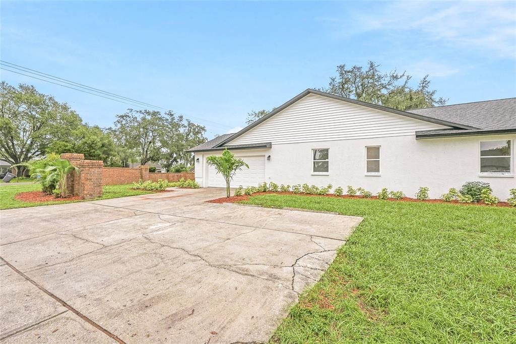 For Sale: $759,900 (5 beds, 3 baths, 3401 Square Feet)
