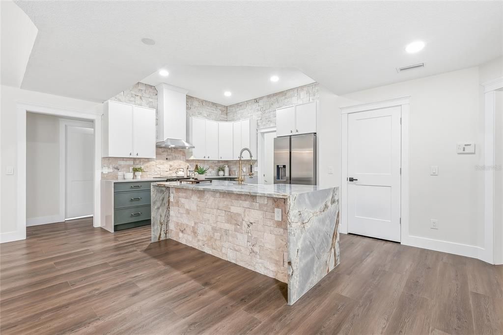 For Sale: $759,900 (5 beds, 3 baths, 3401 Square Feet)