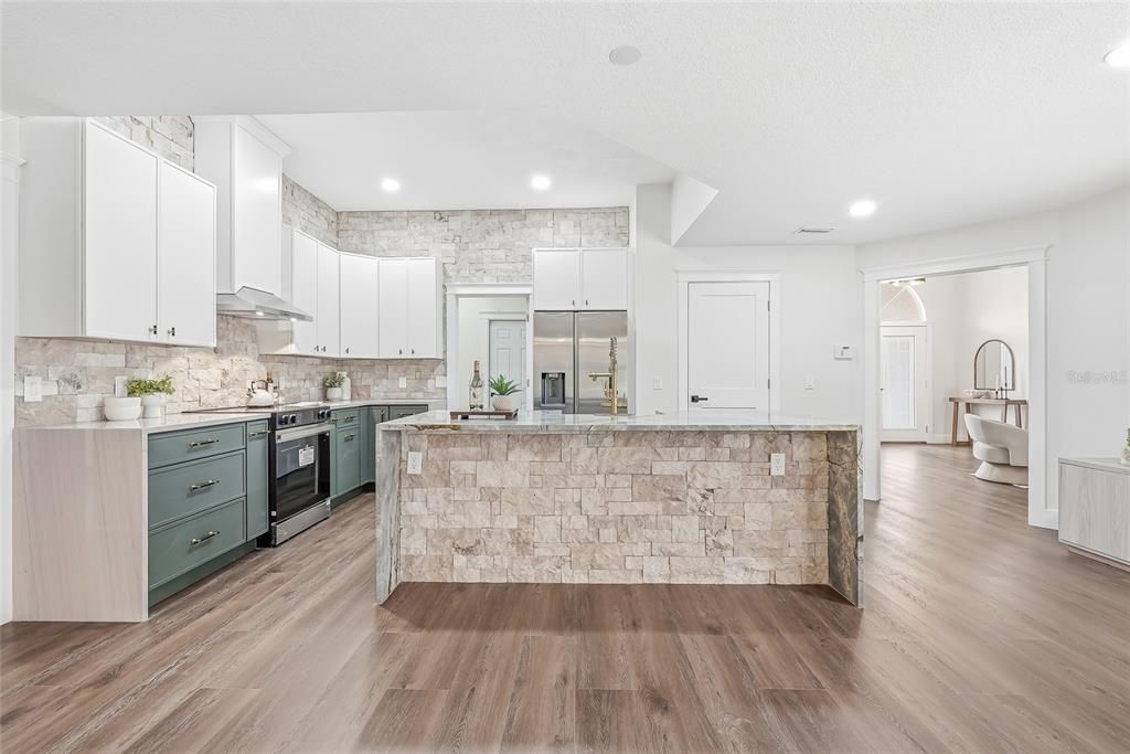 For Sale: $759,900 (5 beds, 3 baths, 3401 Square Feet)