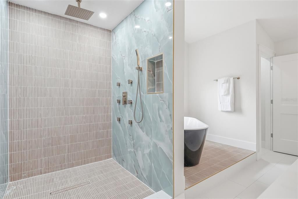 For Sale: $759,900 (5 beds, 3 baths, 3401 Square Feet)