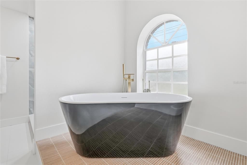 For Sale: $759,900 (5 beds, 3 baths, 3401 Square Feet)
