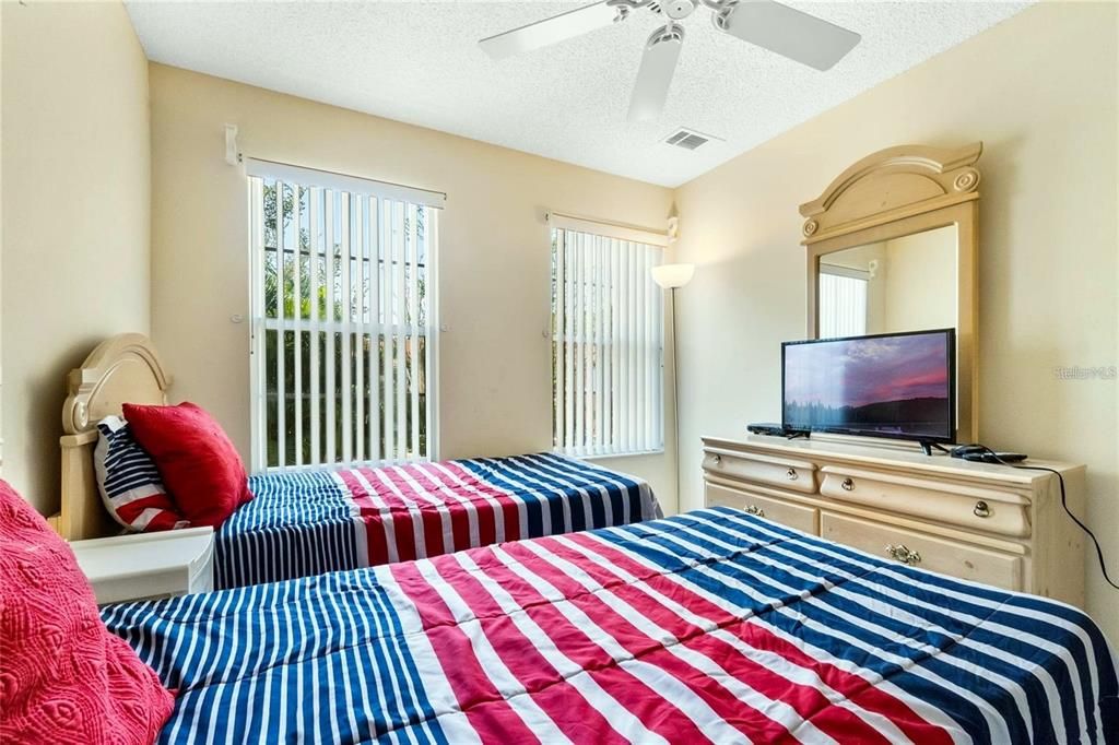 For Sale: $235,000 (3 beds, 2 baths, 1291 Square Feet)