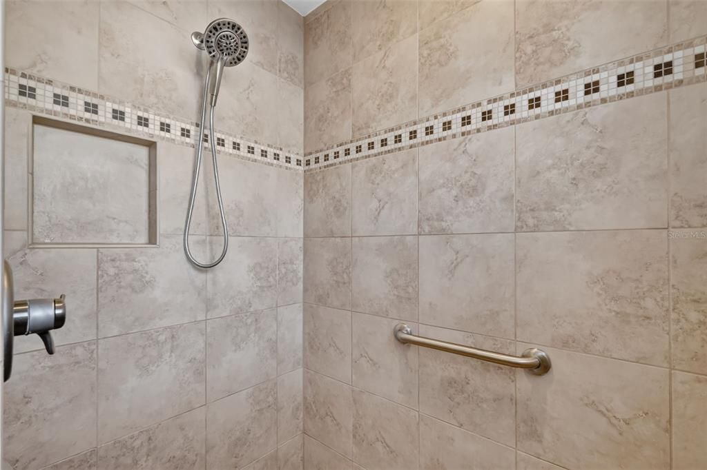 En Venta: $575,000 (3 camas, 2 baños, 2035 Pies cuadrados)