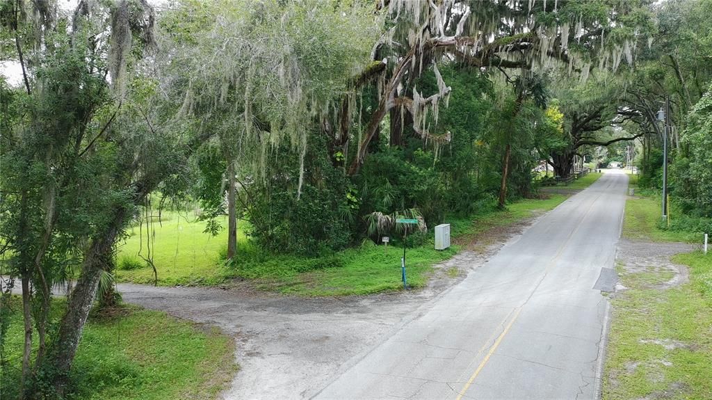 На продажу: $259,900 (2.76 acres)