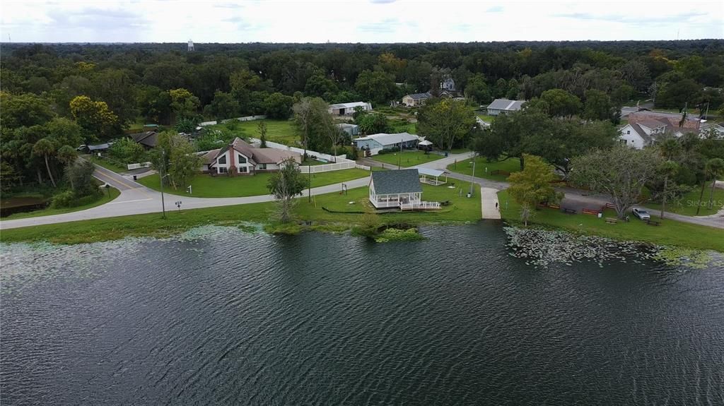 На продажу: $259,900 (2.76 acres)