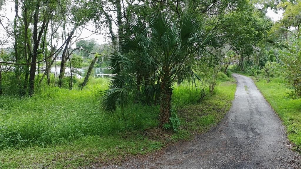 На продажу: $259,900 (2.76 acres)