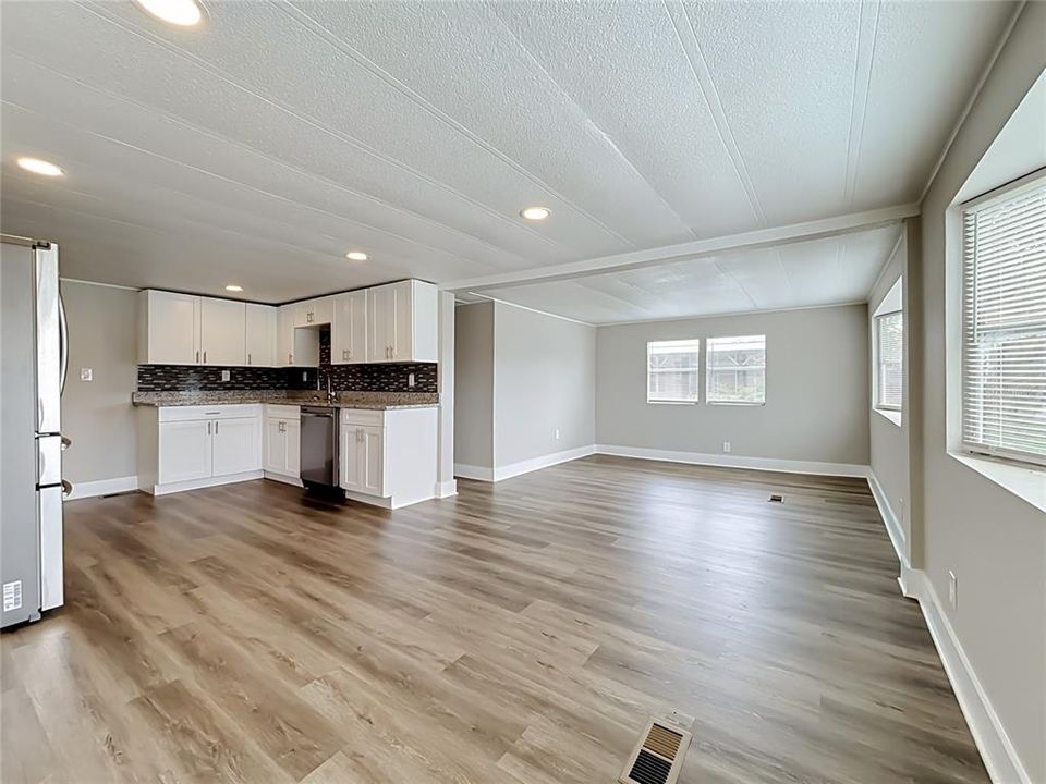 For Sale: $159,900 (3 beds, 2 baths, 960 Square Feet)