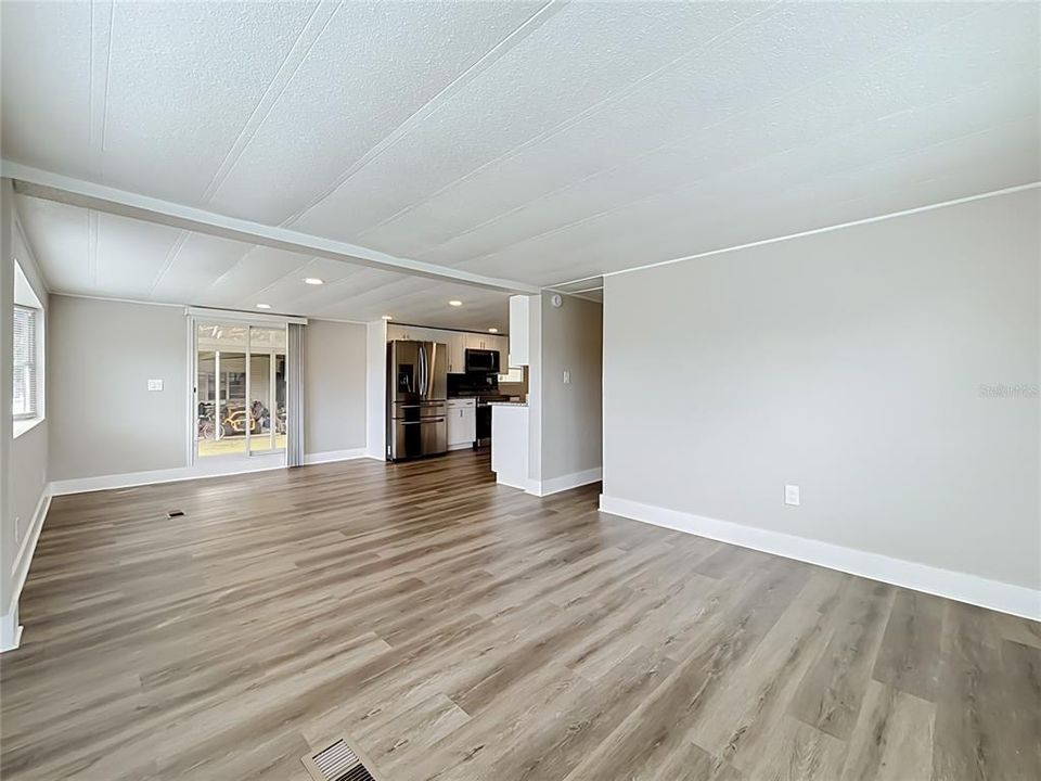For Sale: $159,900 (3 beds, 2 baths, 960 Square Feet)