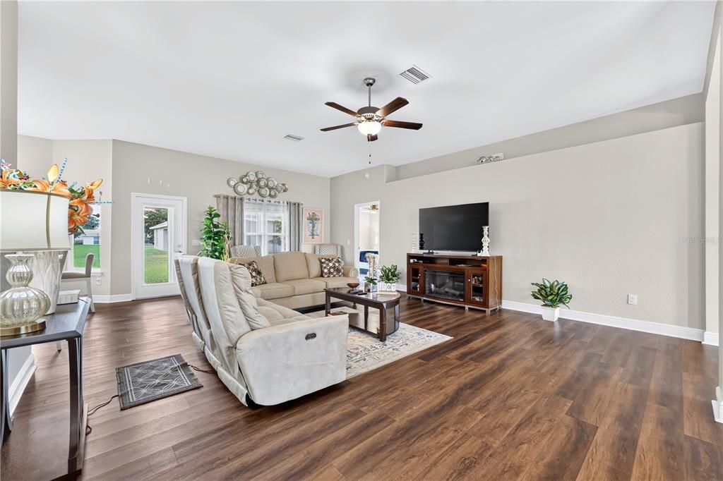For Sale: $389,990 (4 beds, 3 baths, 2303 Square Feet)