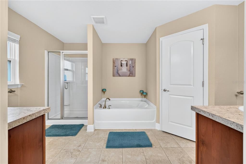 For Sale: $389,990 (4 beds, 3 baths, 2303 Square Feet)