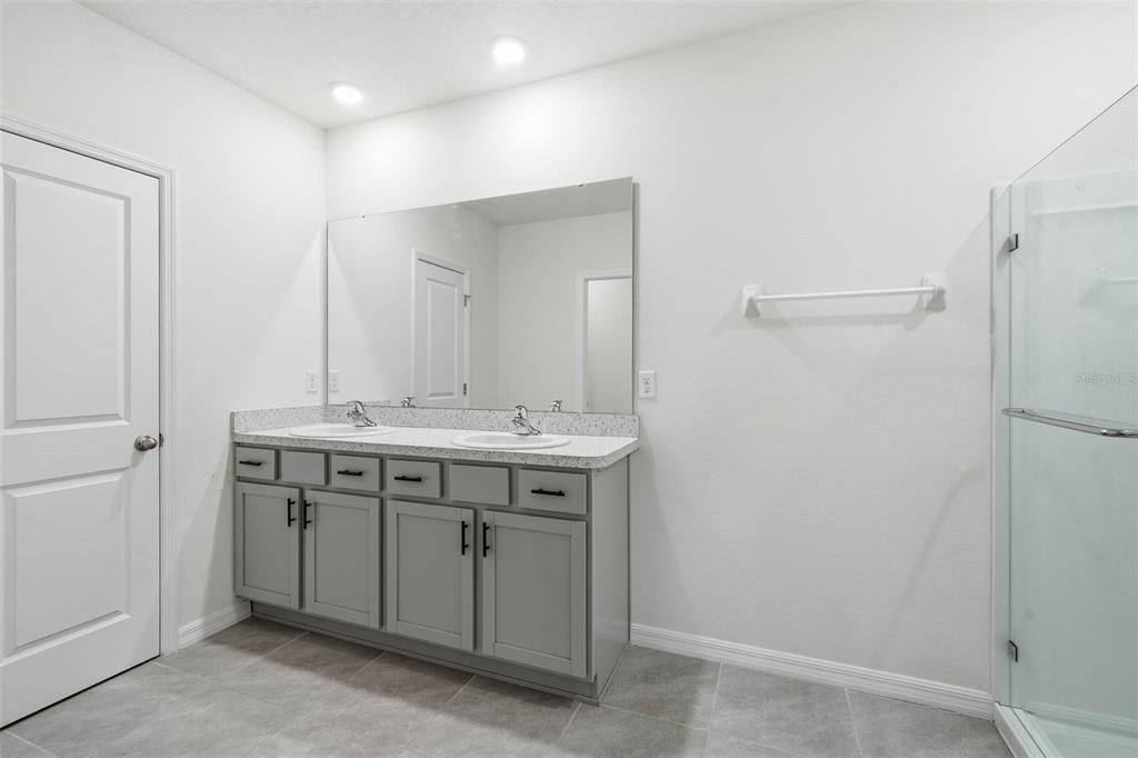 For Sale: $375,000 (4 beds, 2 baths, 2261 Square Feet)