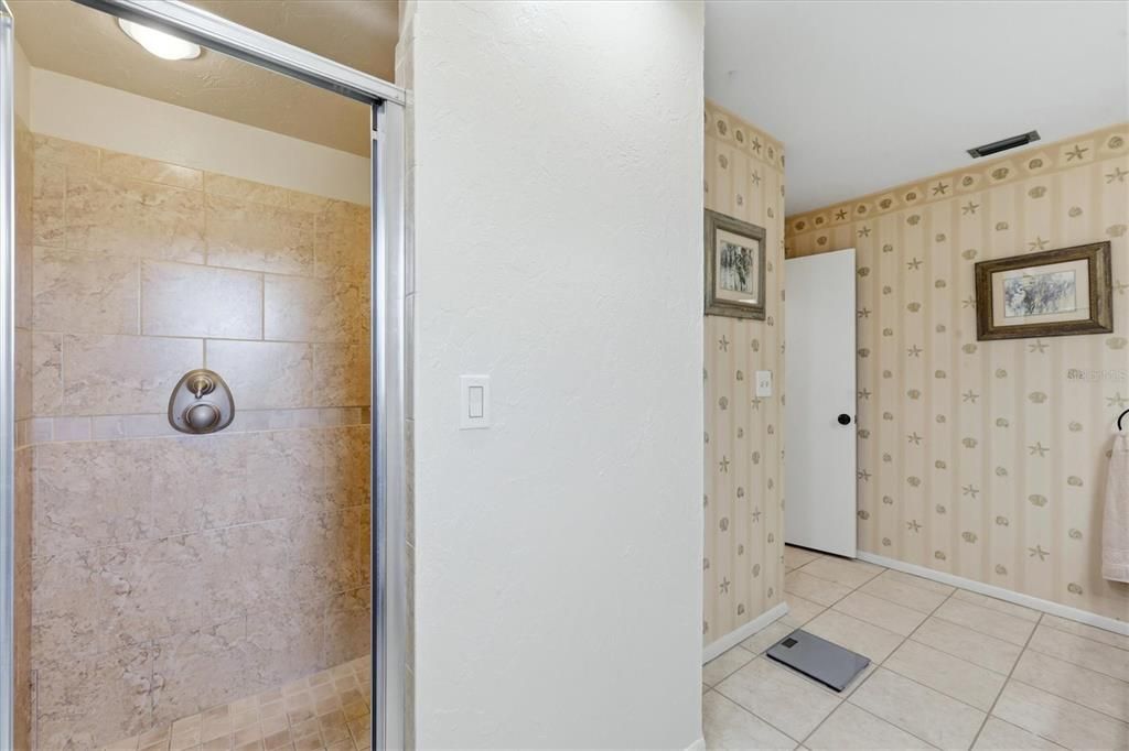 En Venta: $569,000 (3 camas, 3 baños, 2086 Pies cuadrados)