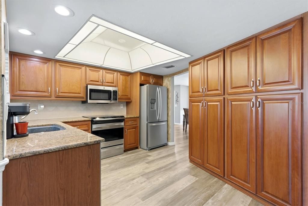 En Venta: $569,000 (3 camas, 3 baños, 2086 Pies cuadrados)