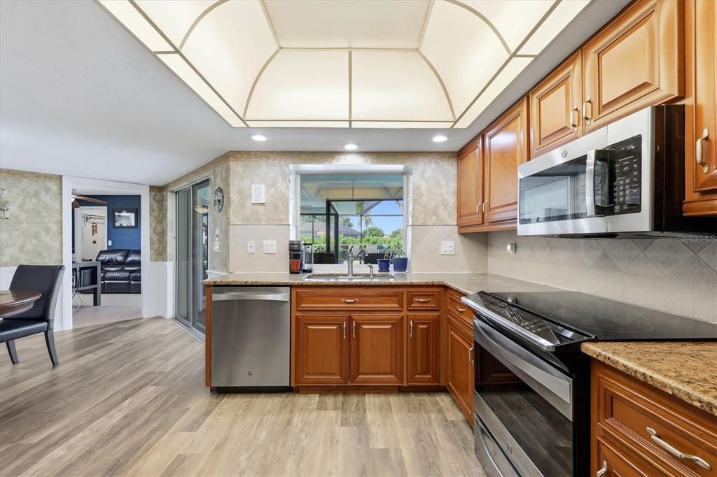 En Venta: $569,000 (3 camas, 3 baños, 2086 Pies cuadrados)