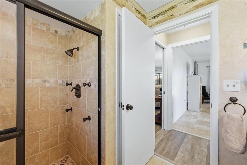 En Venta: $569,000 (3 camas, 3 baños, 2086 Pies cuadrados)