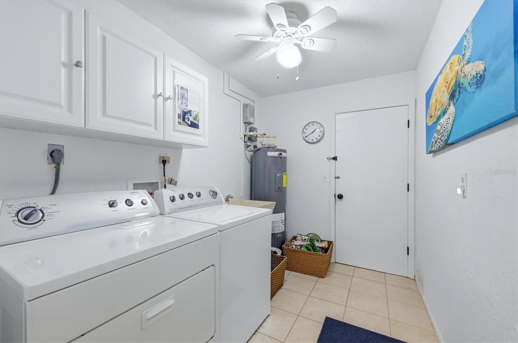 En Venta: $569,000 (3 camas, 3 baños, 2086 Pies cuadrados)