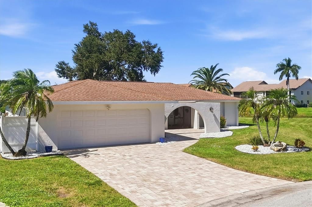 En Venta: $569,000 (3 camas, 3 baños, 2086 Pies cuadrados)