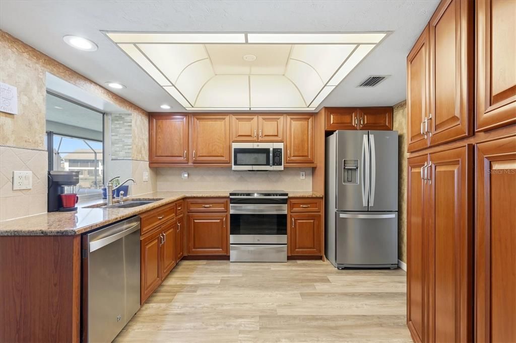 En Venta: $569,000 (3 camas, 3 baños, 2086 Pies cuadrados)