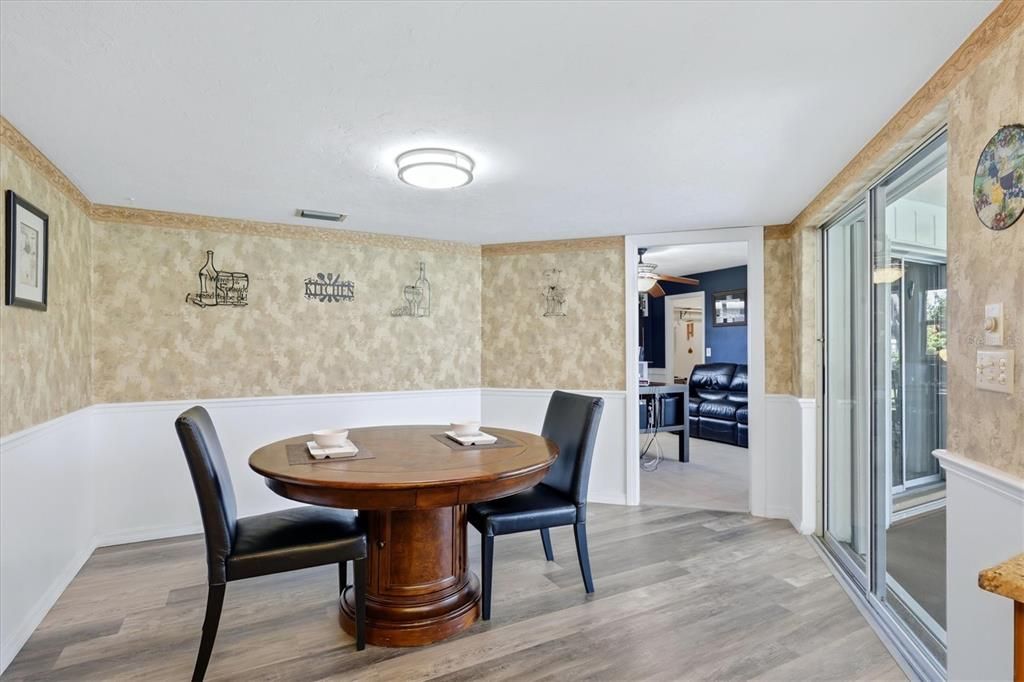 En Venta: $569,000 (3 camas, 3 baños, 2086 Pies cuadrados)