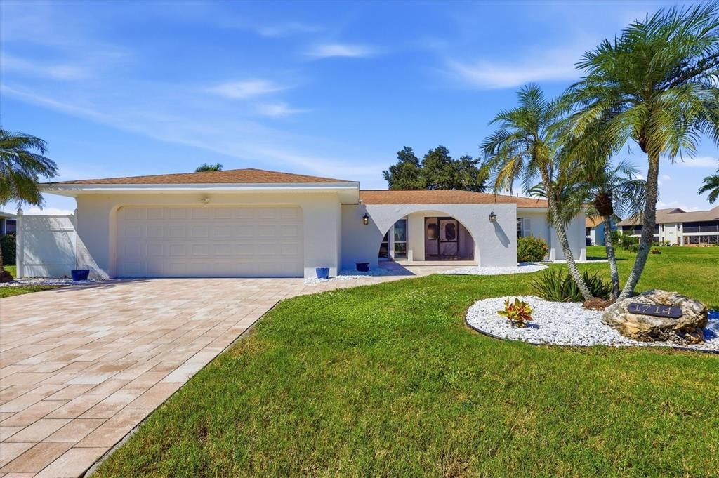 En Venta: $569,000 (3 camas, 3 baños, 2086 Pies cuadrados)