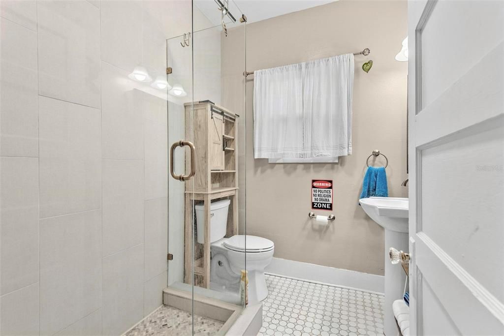 En Venta: $429,000 (2 camas, 1 baños, 734 Pies cuadrados)