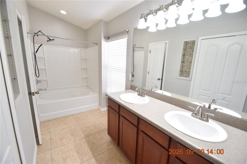 For Rent: $2,200 (2 beds, 2 baths, 1264 Square Feet)