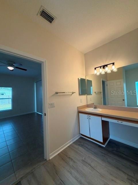 В аренду: $1,975 (4 спален, 2 ванн, 2245 Квадратных фут)