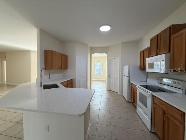 В аренду: $1,975 (4 спален, 2 ванн, 2245 Квадратных фут)