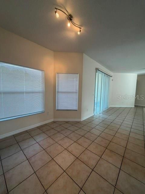 В аренду: $1,975 (4 спален, 2 ванн, 2245 Квадратных фут)