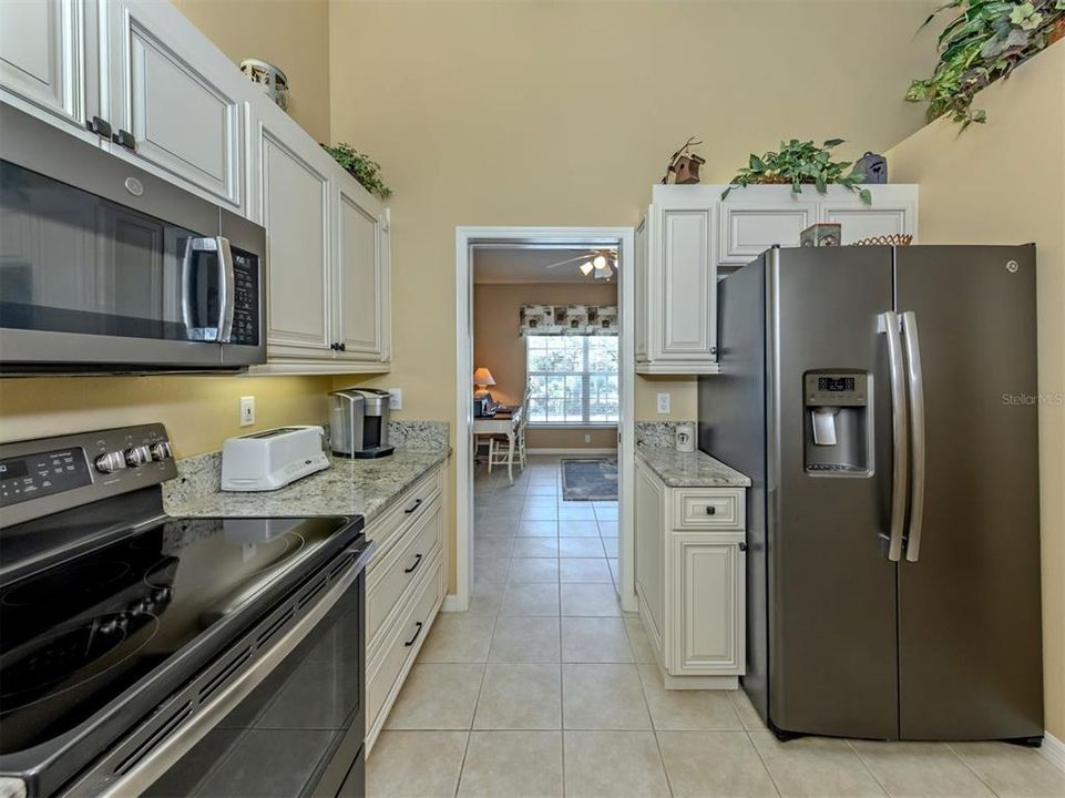 For Sale: $299,000 (2 beds, 2 baths, 1510 Square Feet)