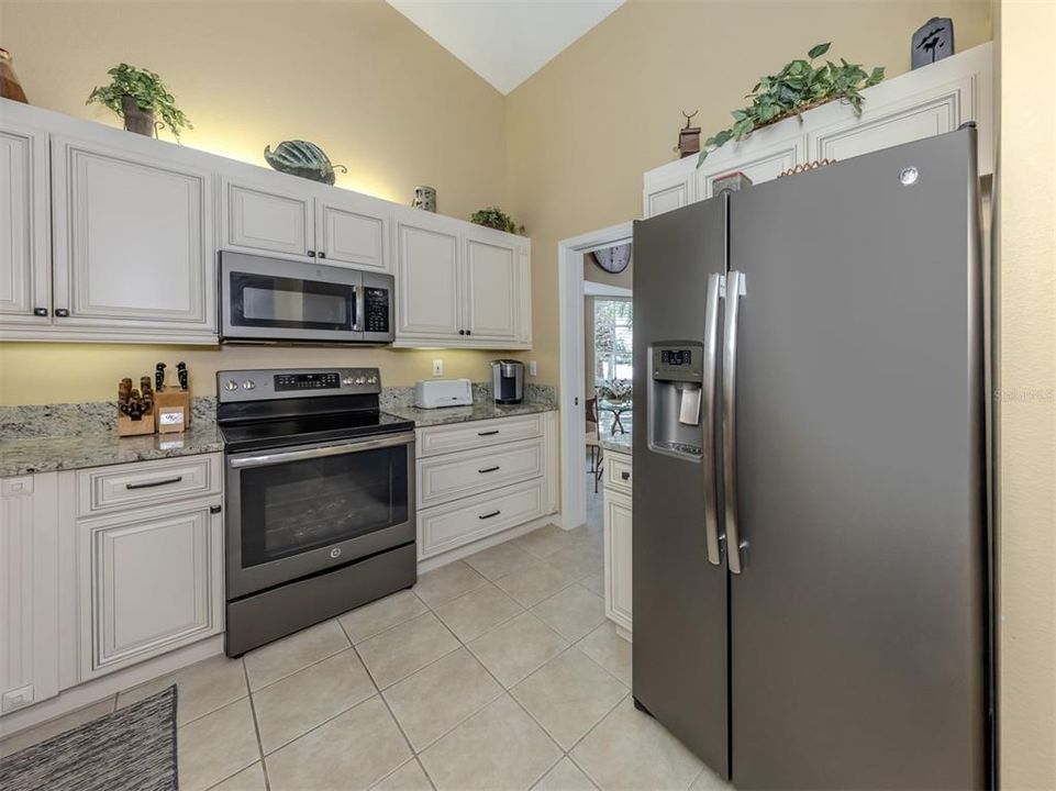 For Sale: $299,000 (2 beds, 2 baths, 1510 Square Feet)